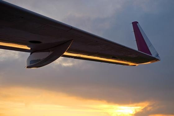 Flügel eines Airbus A320: Siemens hat einen neuen Aktor entwickelt, der praktisch ohne Verzögerung Landeklappen bewegen kann.