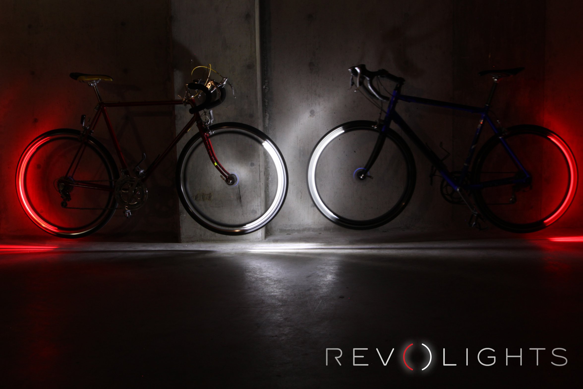 Auch eine auffällige Frontbeleuchtung ist denkbar, um Radfahrer nachts auffälliger zu machen.