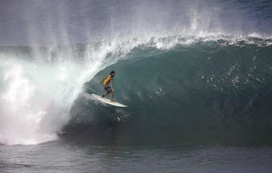 Riesenwelle vor Hawaii: Jetzt wollen Ingenieure die Kraft der Wellen nutzen, um Strom herzustellen.