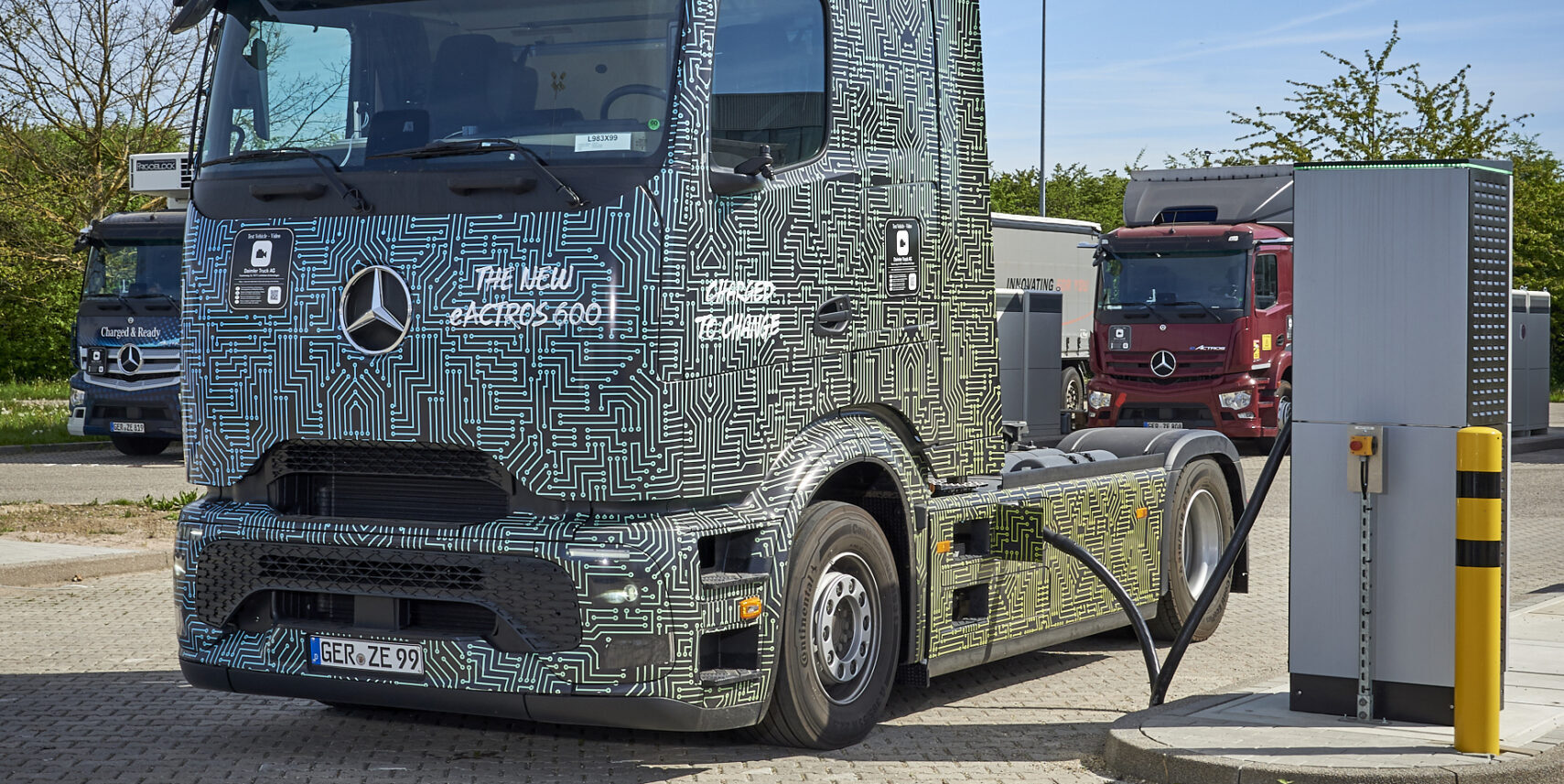 Daimler Trucks feiert Durchbruch beim Schnellladen von E-Lkw