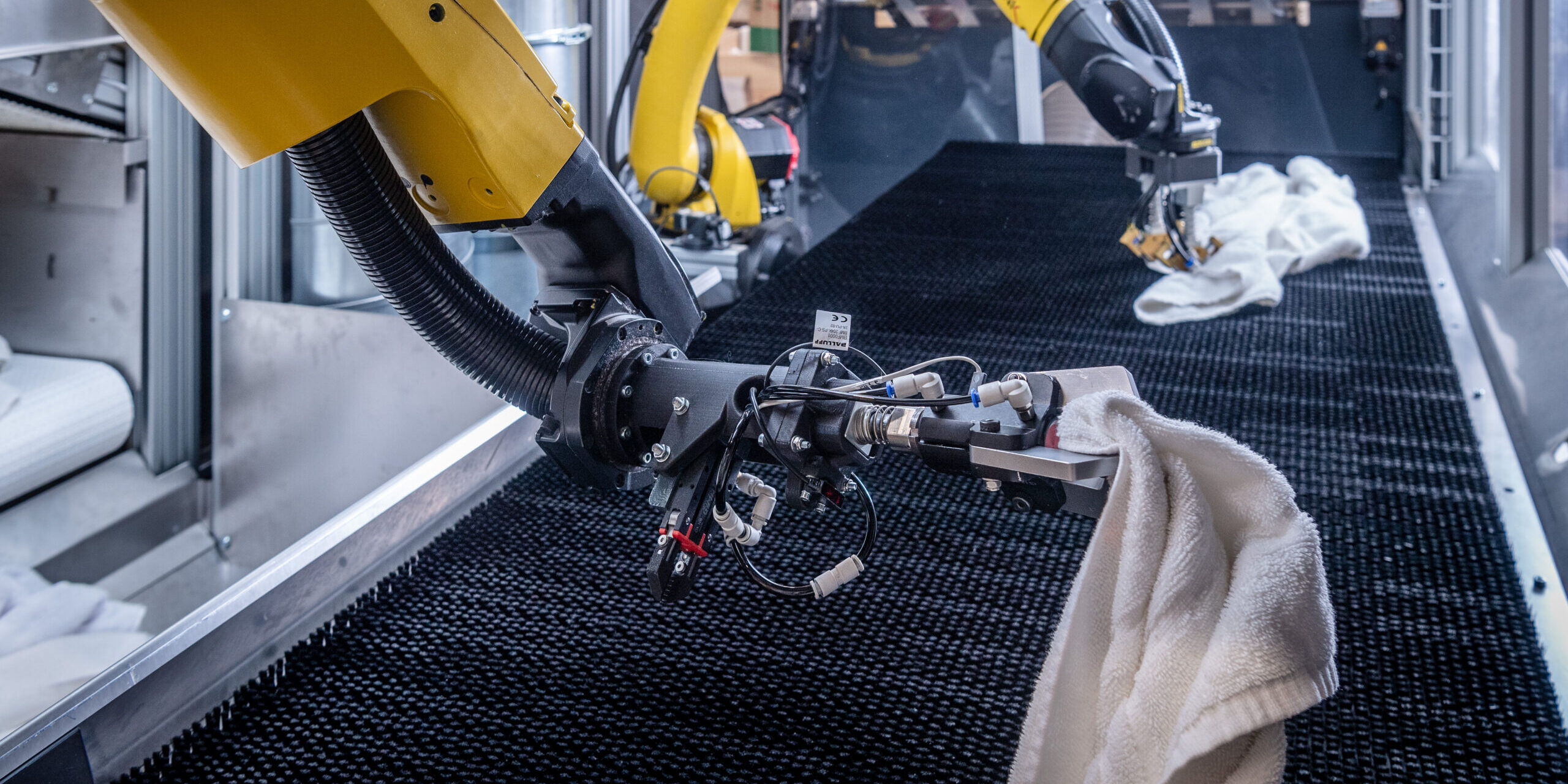 Wie KI-Roboter die Textilverarbeitung revolutionieren