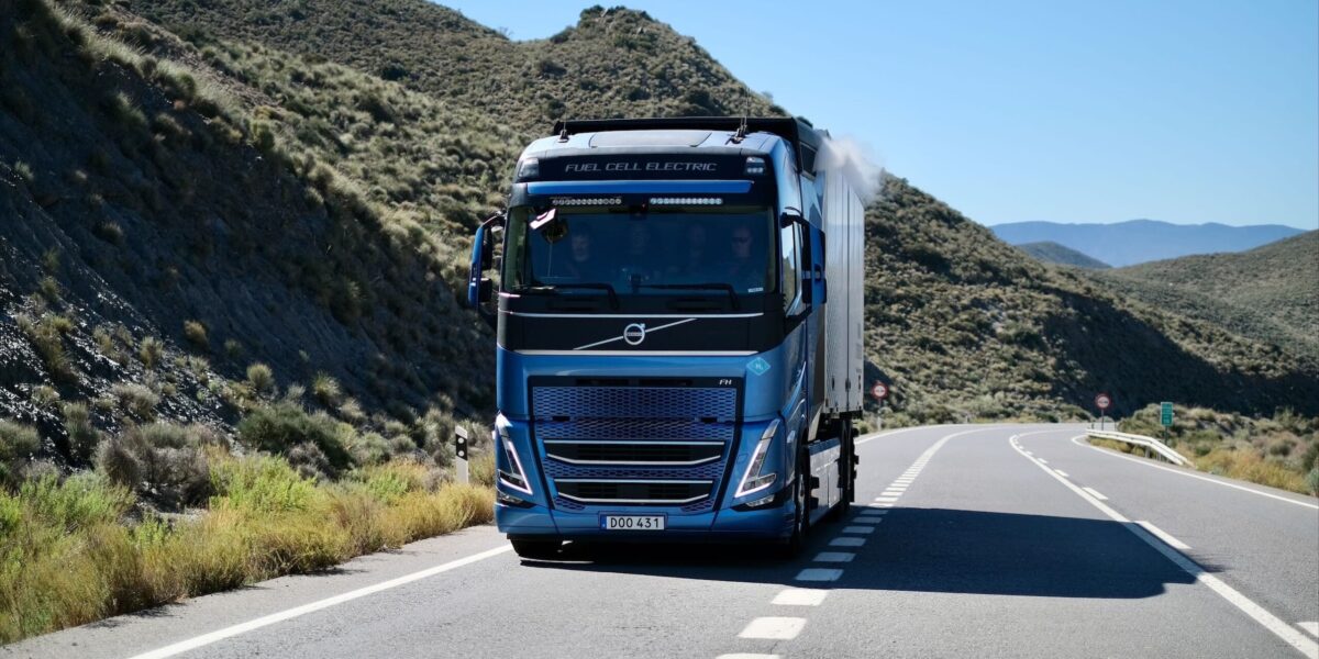 Volvo LKW mit Wasserstoff-Verbrennungsmotor