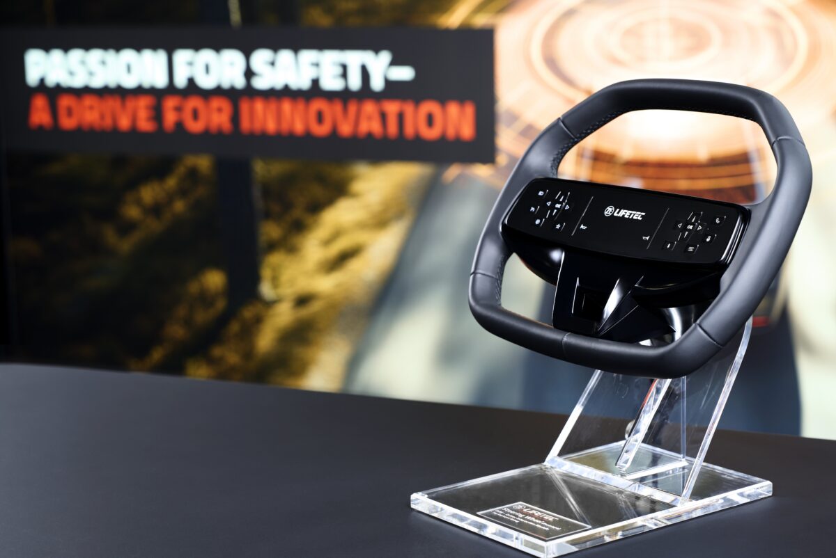 Die Positionierung des Fahrerairbags ermöglicht zukunftsweisende Gestaltungsmöglichkeiten für das Lenkrad und seine Bedienelemente. Foto: ZF Lifetec                    