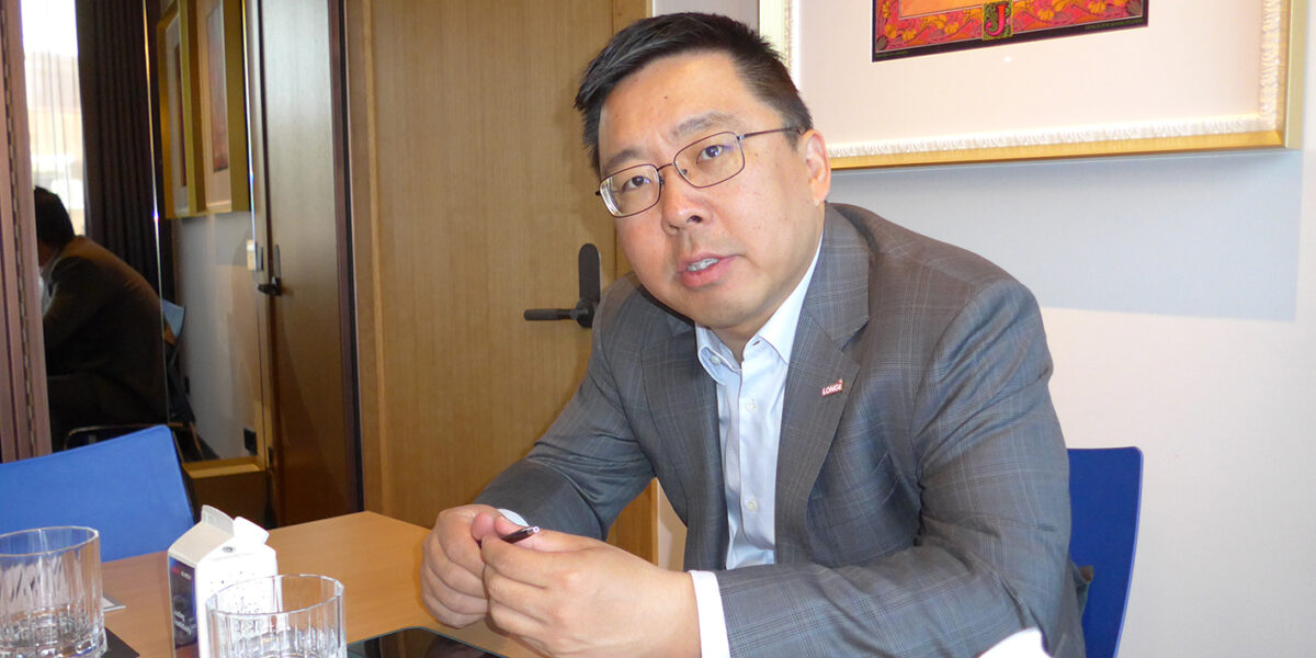 Leon Zhang, President Utility Europe beim chinesischen Solarmodulhersteller Longi. Foto: Neidlein
