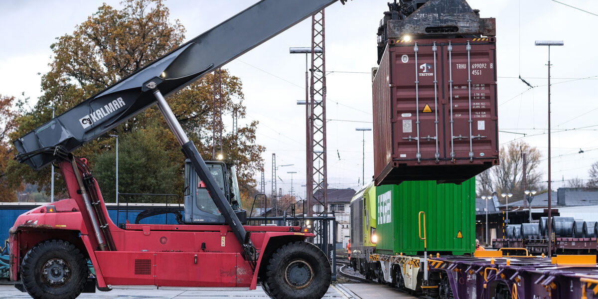 Das Projekt LOG4NRW will mehr Güter auf die Schiene und auf das Binnenschiff bringen. Foto: Hafen-Hamburg