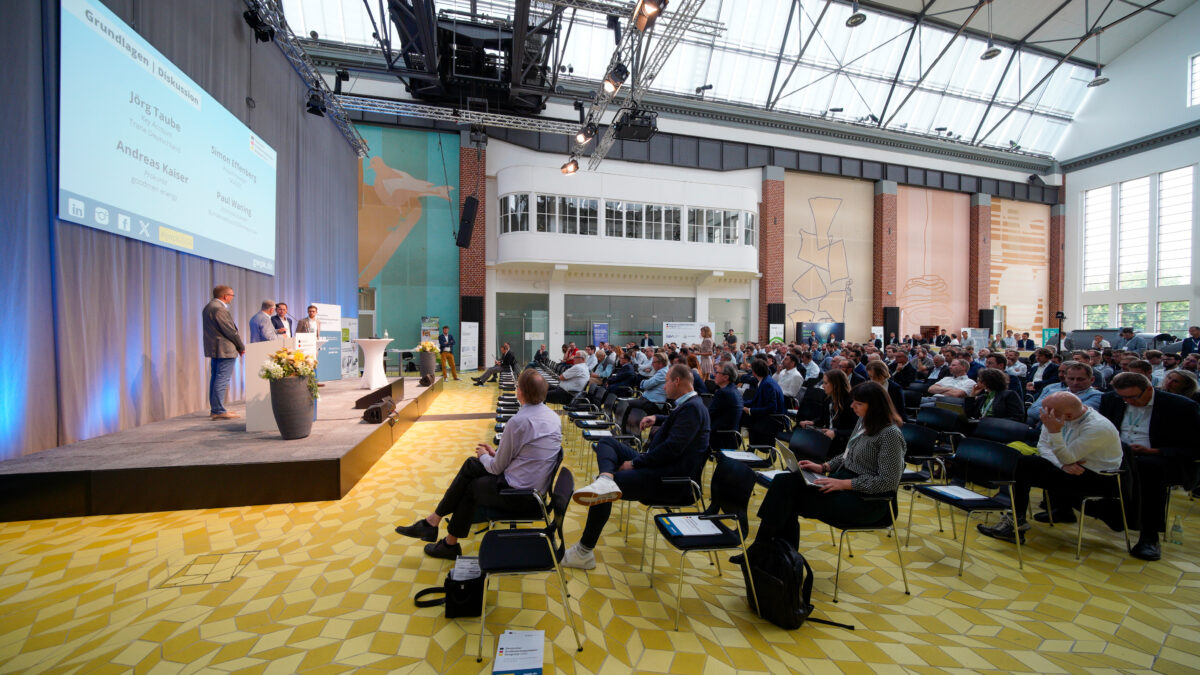 Rund 300 Besuchende kamen zum Großwärmepumpen-Kongress des BWP nach Düsseldorf. Foto: BWP