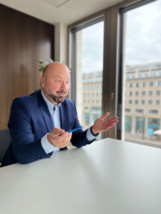 René Gruner ist Bereichsleiter BusinessUnit MINT Ostdeutschland bei Hays und verantwortlich für die Bereiche IT, Engineering + Construction&Property in den Vertragsformen Contracting, Arbeitnehmerüberlassung, Festanstellung und Werkvertrag. Foto: Hays AG