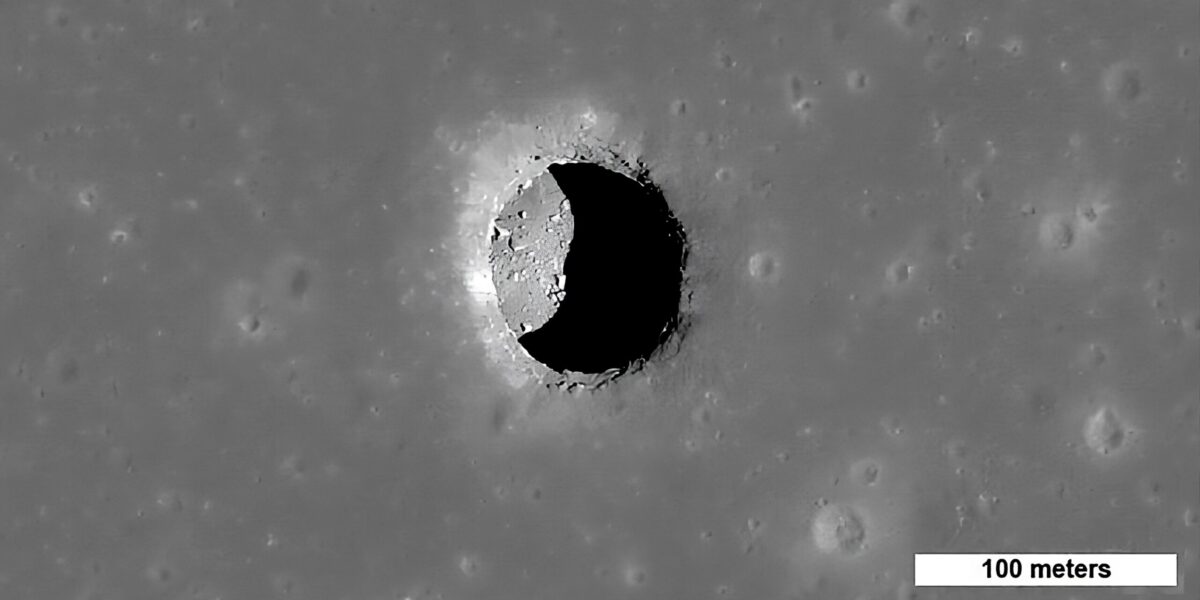Ein Blick auf das Mare Tranquillitatis Pit, das größte Skylight auf dem Mond