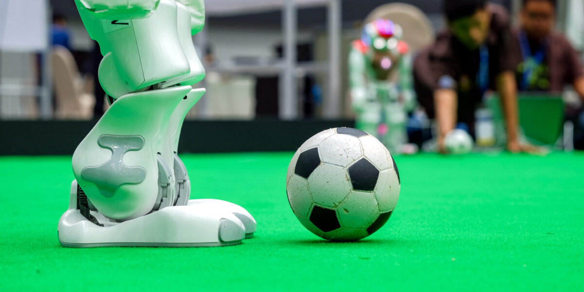 Roboter spielen Fußball
