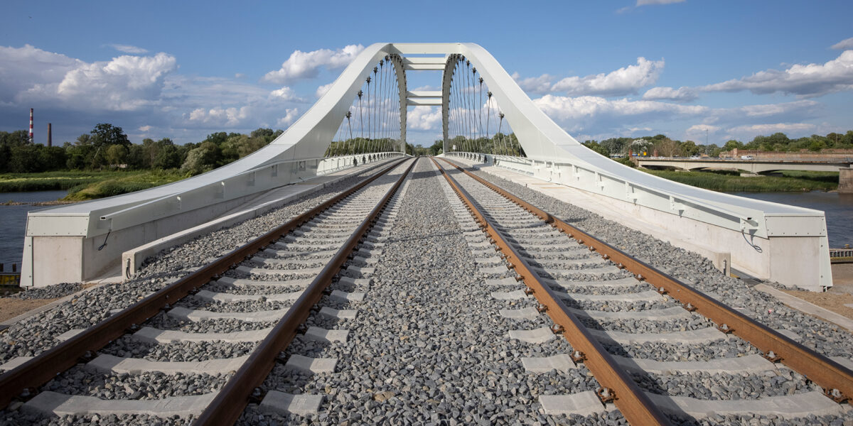 Die Verwendung von Carbonfasern in der tragenden Struktur ist nach Angaben der ausführenden Ingenieure schlaich bergermann partner eine Weltneuheit Foto: Wilfried Dechau