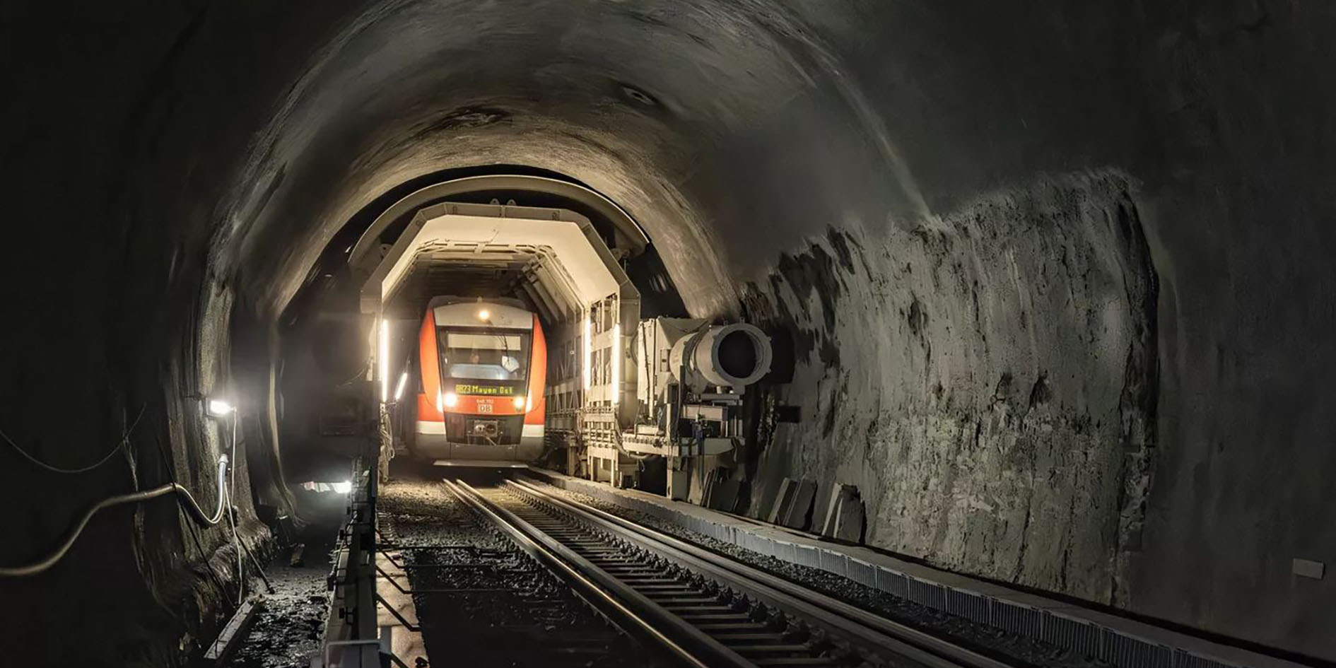 Tunnelerweiterung unter laufendem Betrieb