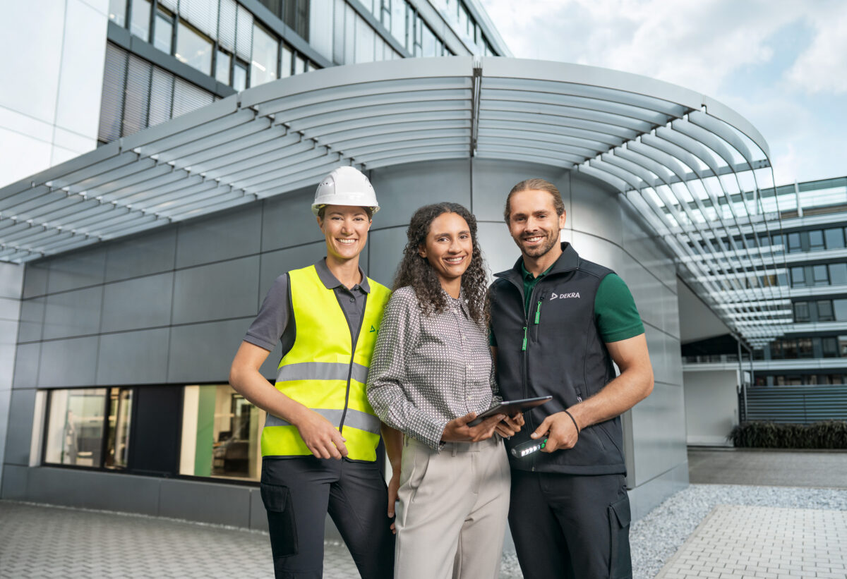 Auch Industrieprüfungen in den Bereichen Bau und Immobilien, Maschinen- und Anlagensicherheit sowie Arbeits-, Umwelt- und Gesundheitsschutz gehören zu den Tätigkeitsbereichen bei DEKRA. Foto: Peter Heck