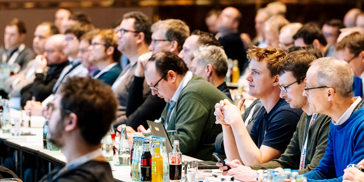 Aktuelles Wissen zu spannenden Branchenentwicklungen bieten die separat buchbaren Fachtagungen auf den VdS-BrandSchutzTagen 2024. Foto: VDS / ©Martin Rottenkolber