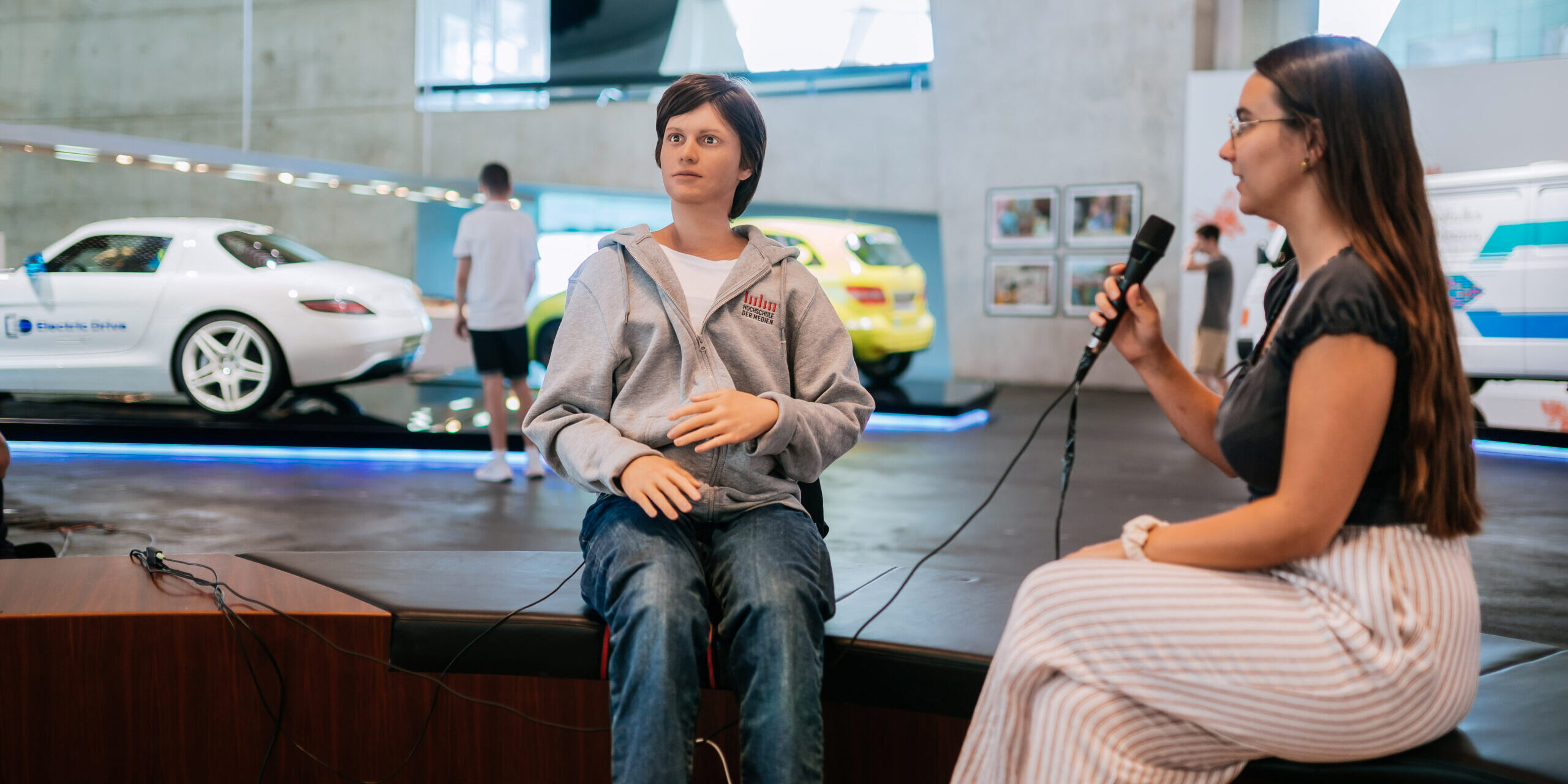 Auf ein Gespräch mit Roboter Andrea im Mercedes-Benz Museum