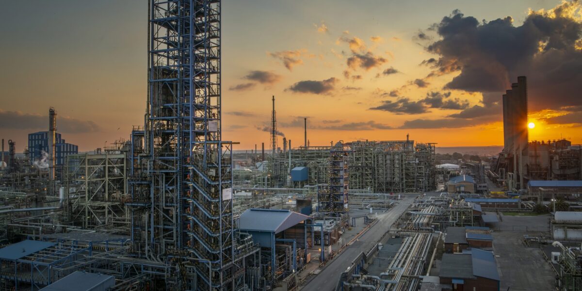 Fischer-Tropsch-Synthese in Sasolburg, Südafrika. In dieser Anlage wurde der „Stresstest“ des CARE-O-SENE-Projekts durchgeführt. Laut Sasol soll die Fischer-Tropsch-Demonstrationsanlage mit einer Kapazität von über 100 Barrel pro Tag die weltweit größte sein. 
Foto: Sasol