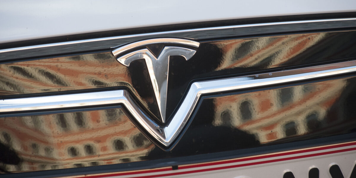 Logo Tesla