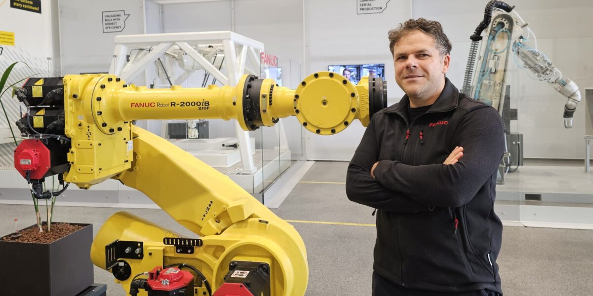 Fanuc-Deutschland-Chef Ralf Winkelmann in einem Ausstellungsraum der Hausmesse "Open House 2024" in Neuhausen bei Stuttgart. Foto: M. Ciupek