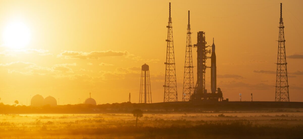 Die SLS-Rakete (Space Launch System) der NASA mit dem Raumschiff Orion an Bord