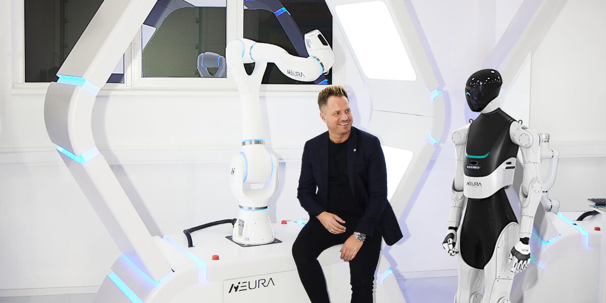 Neura-Robotics-CEO David Reger kann sich über weitere Investorengelder freuen. Sein Unternehmen mit Hauptsitz in Metzingen sieht sich als Innovationstreiber im Bereich der kognitiven Robotik. Foto: NEURA Robotics