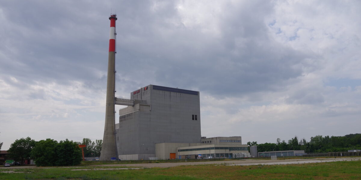 Die Internationale Energieagentur (IEA) erkennt ein großes Interesse an Kernkraft weltweit. Aber es gibt Probleme. Im Bild das Kernkraftwerk Zwentendorf in Österreich. Es ging nie in Betrieb, heute ist es ein gefragtes Schulungszentrum. Foto: Ralf Stumberger