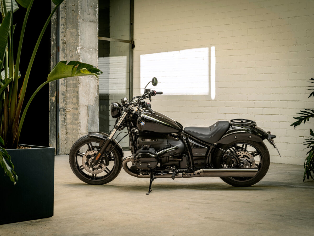 Eine BMW R 18 in Blacked Out Optik