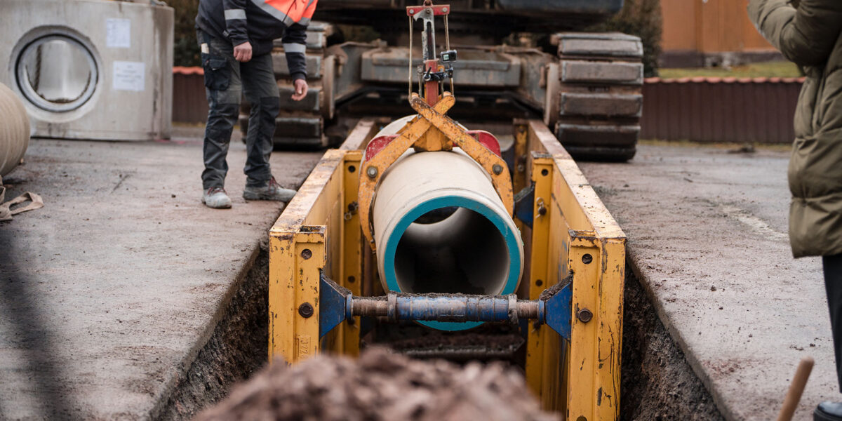 Anstelle von Zement kommt bei der Herstellung von next.beton-Rohren ein mineralisches Bindemittel aus industriellen Nebenprodukten zum Einsatz. Foto: next.beton