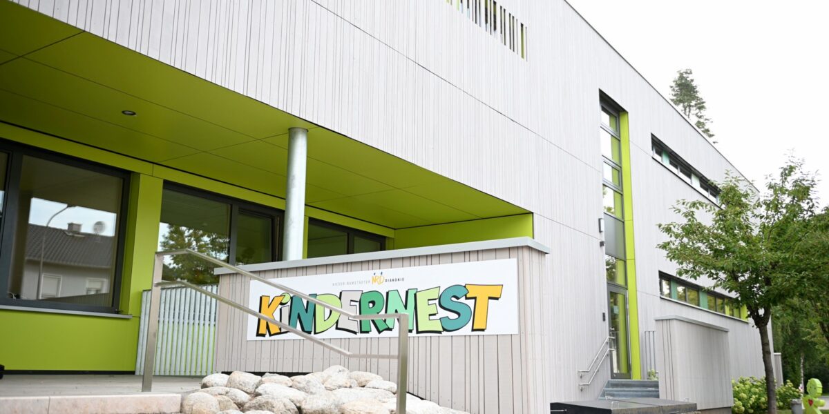 Umweltfreundliches Konzept: Der neue Kindergarten wurde komplett aus Holz in Modulbauweise ­errichtet. Foto: Frenger Systemen BV Heiz- und Kühltechnik GmbH