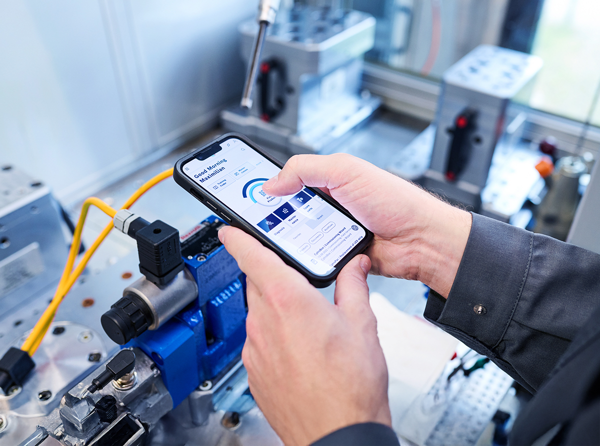 Service- und Wartungspersonal kann 24/7 auf das digitale Lösungsangebot des Hydraulic Hub zugreifen. Foto: Bosch
Rexroth AG