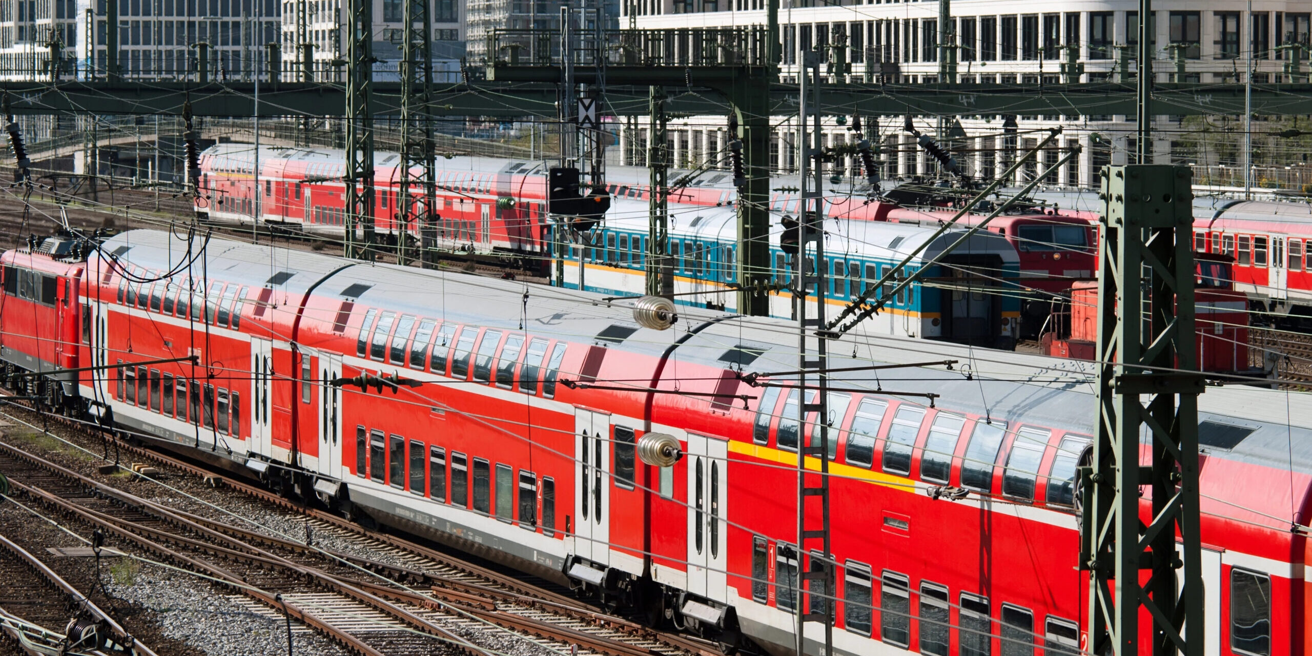 Merz will Bahn zerschlagen: Was bedeutet das für die Fahrgäste?