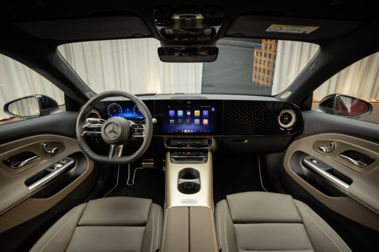 Cockpit des Mercedes CLA